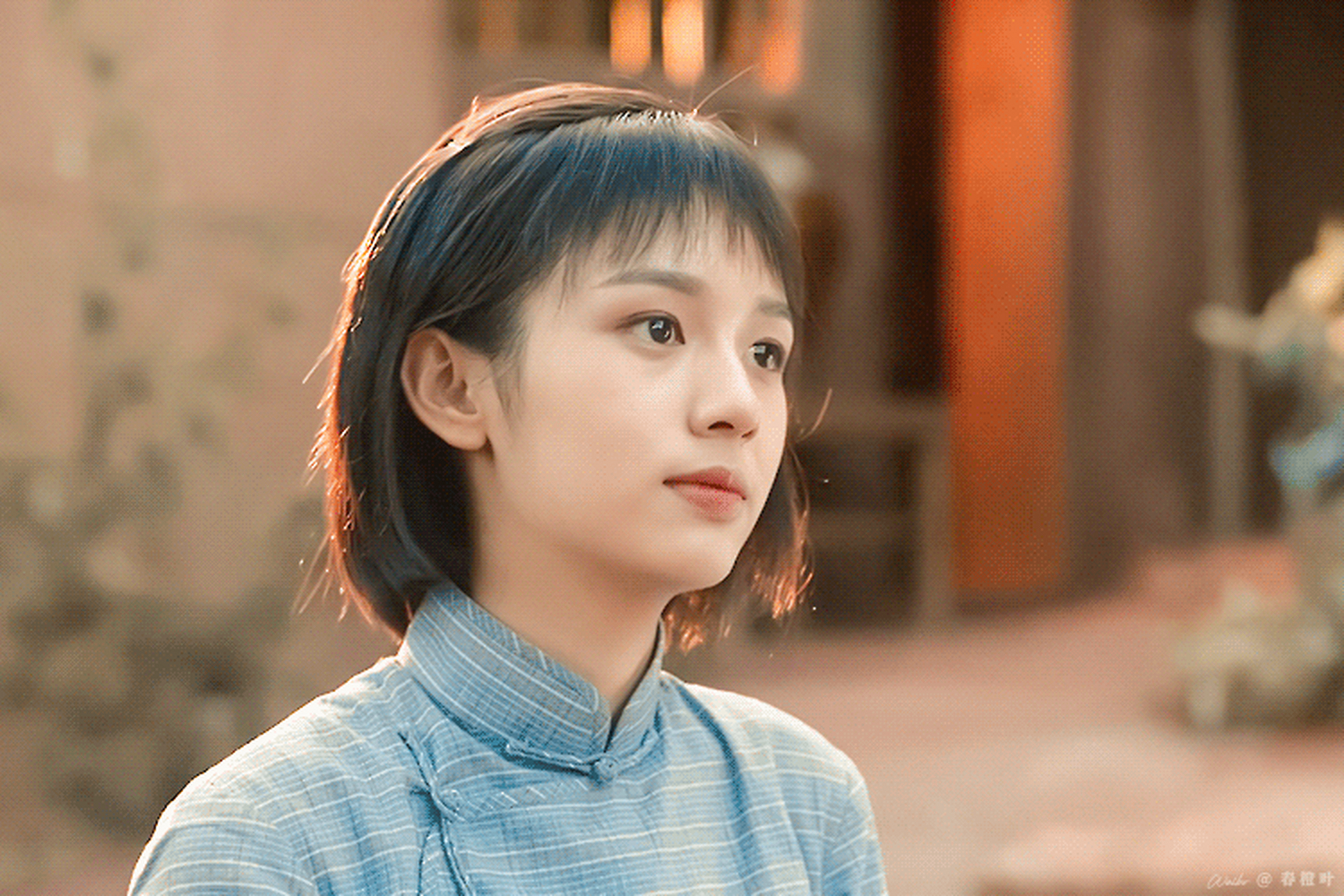 周也短发也很美