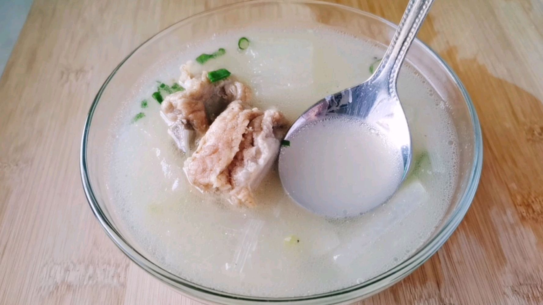 排骨汤的做法,汤汁奶白的小技巧,味道鲜美,清爽不油腻