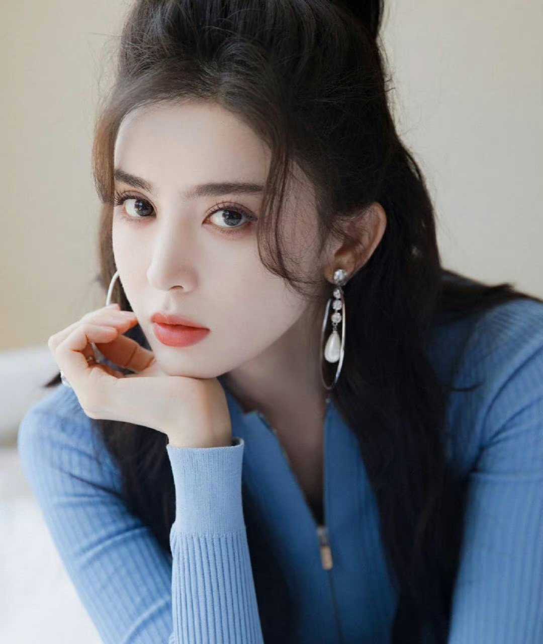 古力娜扎# 高马尾针织衫,太迷人! 67