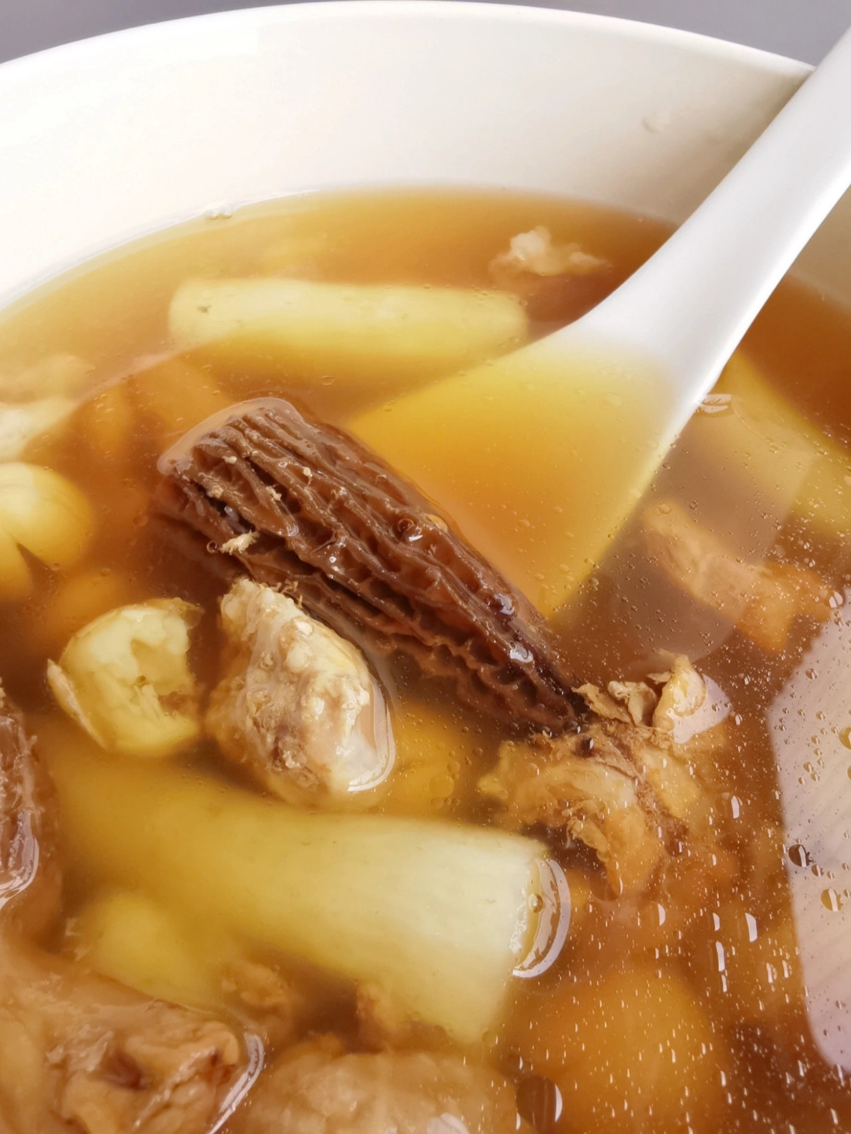 羊肚菌山药瘦肉汤