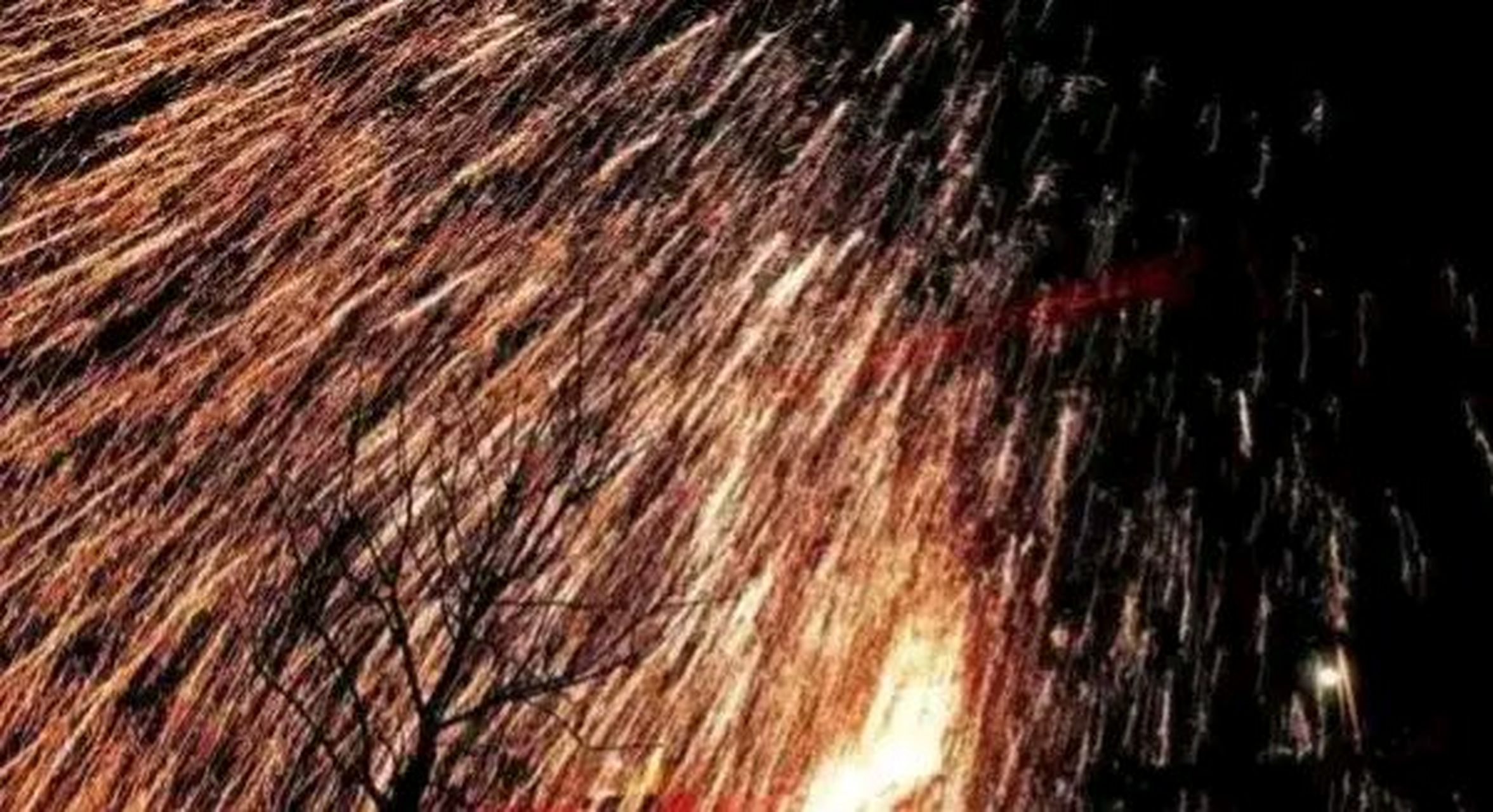 俄军再度使用铝热剂燃烧弹  近日,乌克兰战场再次发生激烈冲突,俄军不