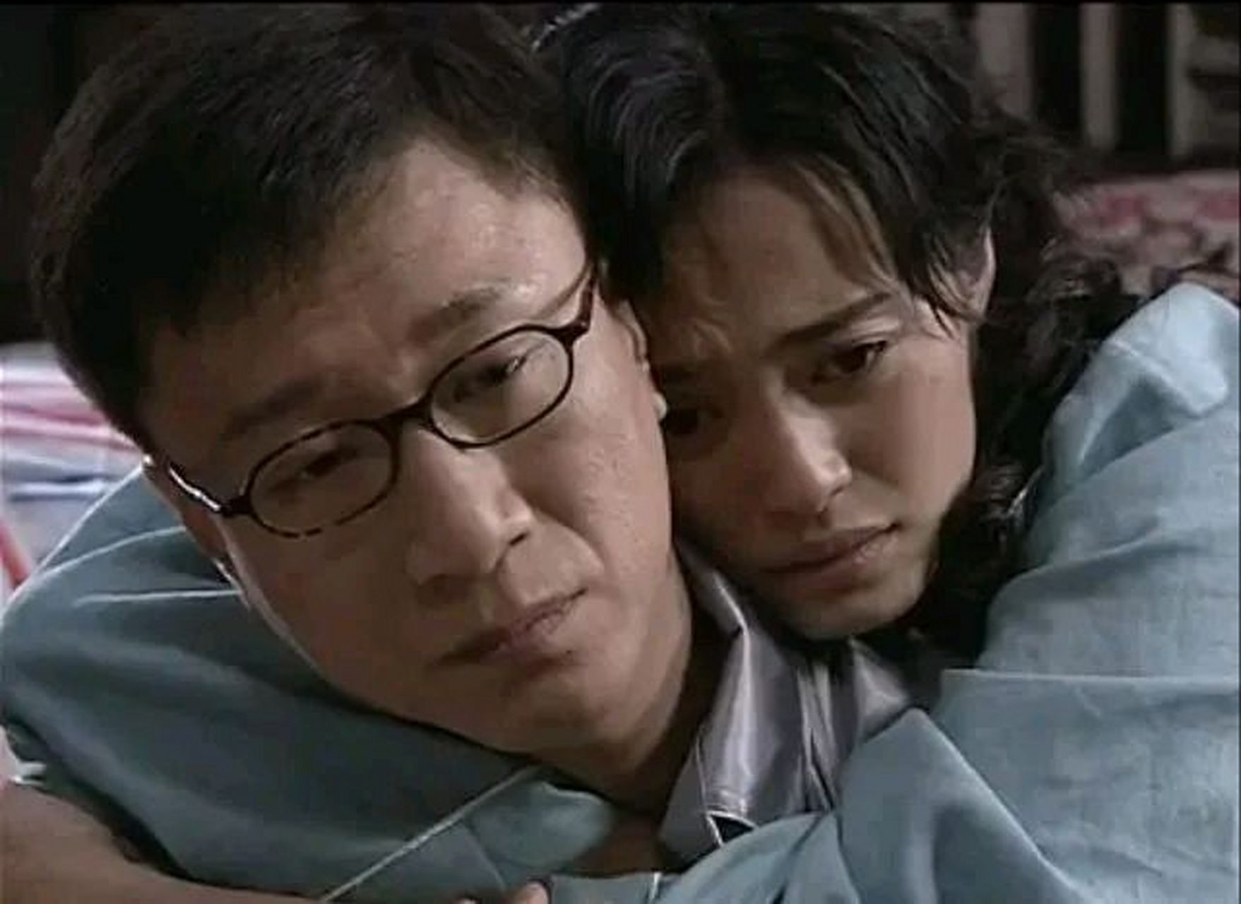 2008年,在拍摄《潜伏》时,孙红雷觉得姚晨演得不好,大骂姚晨:"你榆木
