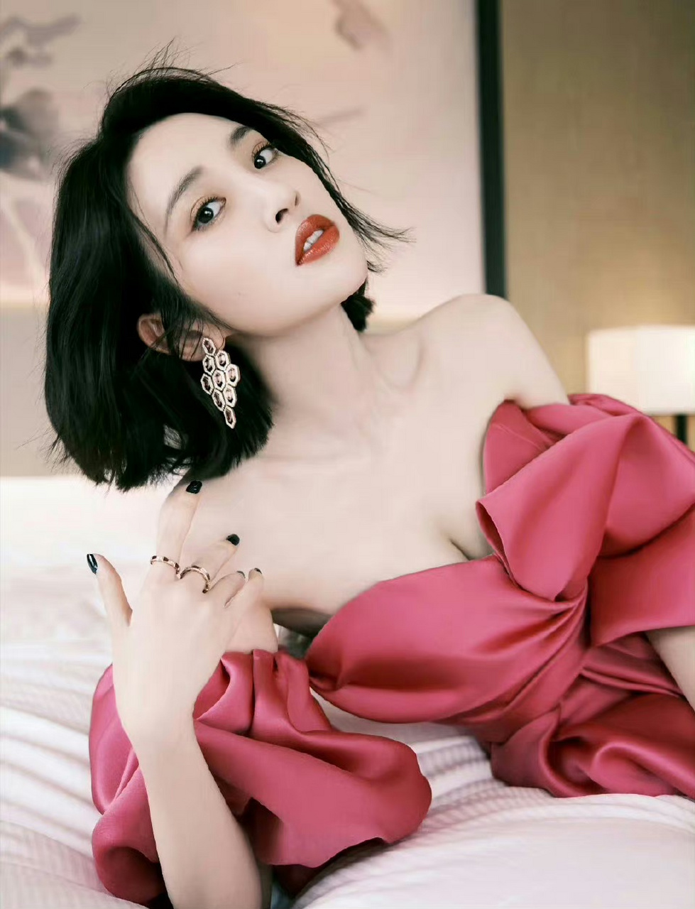 唐艺昕不仅是一位优秀的演员,更是一位充满魅力的女神.