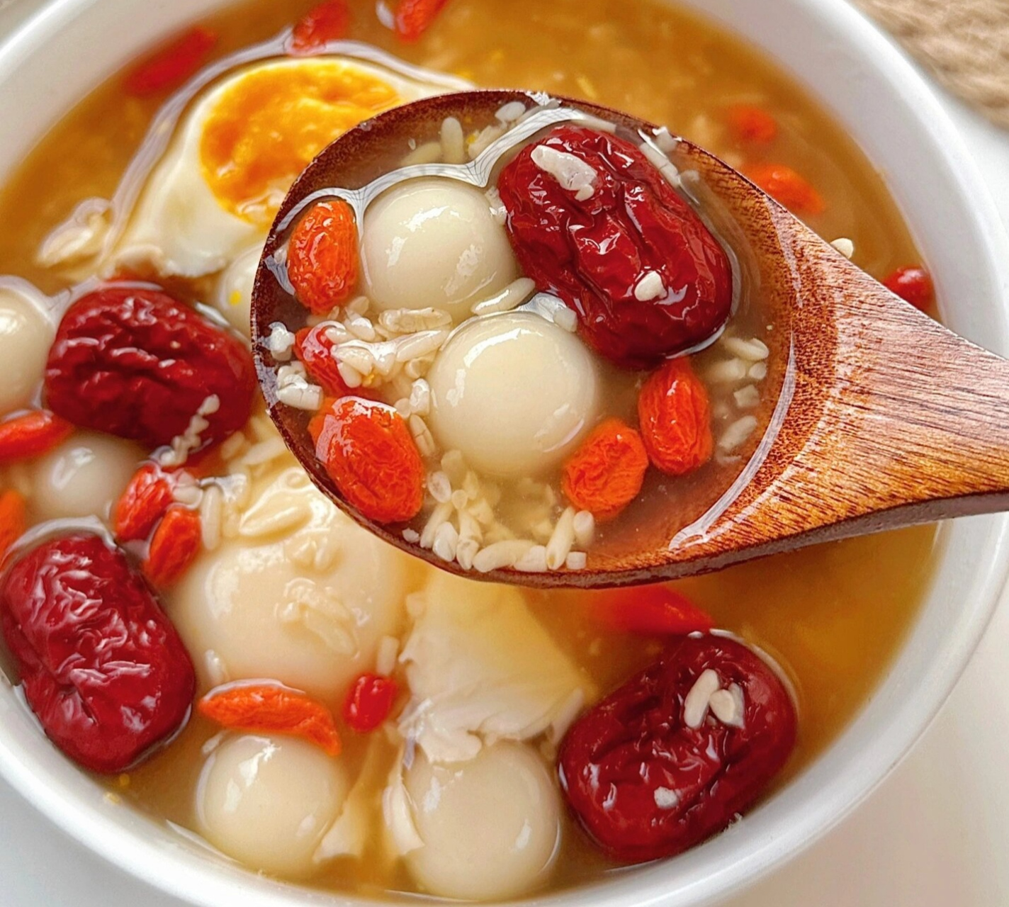 红糖酒酿鸡蛋 小圆子软糯q弹～酒酿清甜香醇～巨好喝 红枣,枸杞,酒酿,