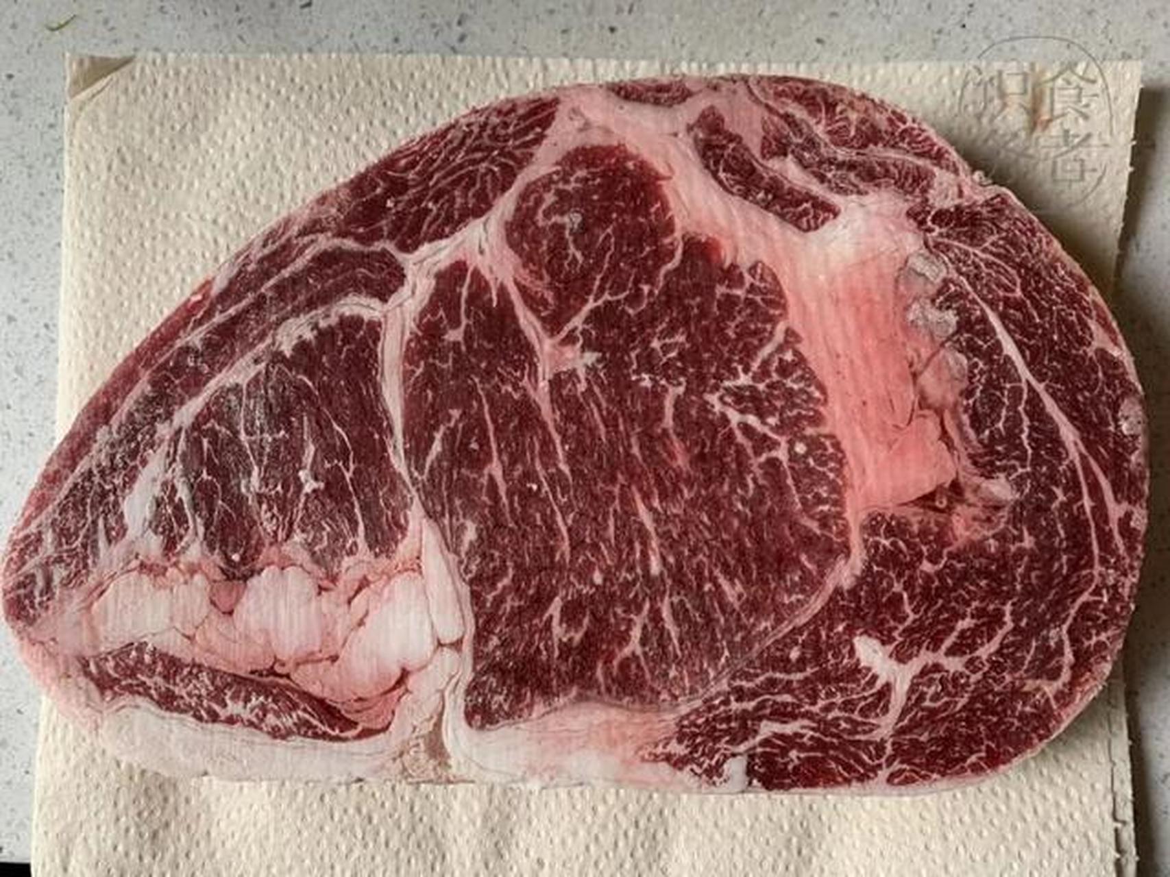 我拎着一块烂肉走了很久,为了这块烂肉,我放弃了很多,中途害怕别人