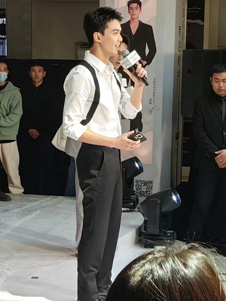 吴磊今日杭州活动生图,这身材这气质真算是养成系天花板了吧!