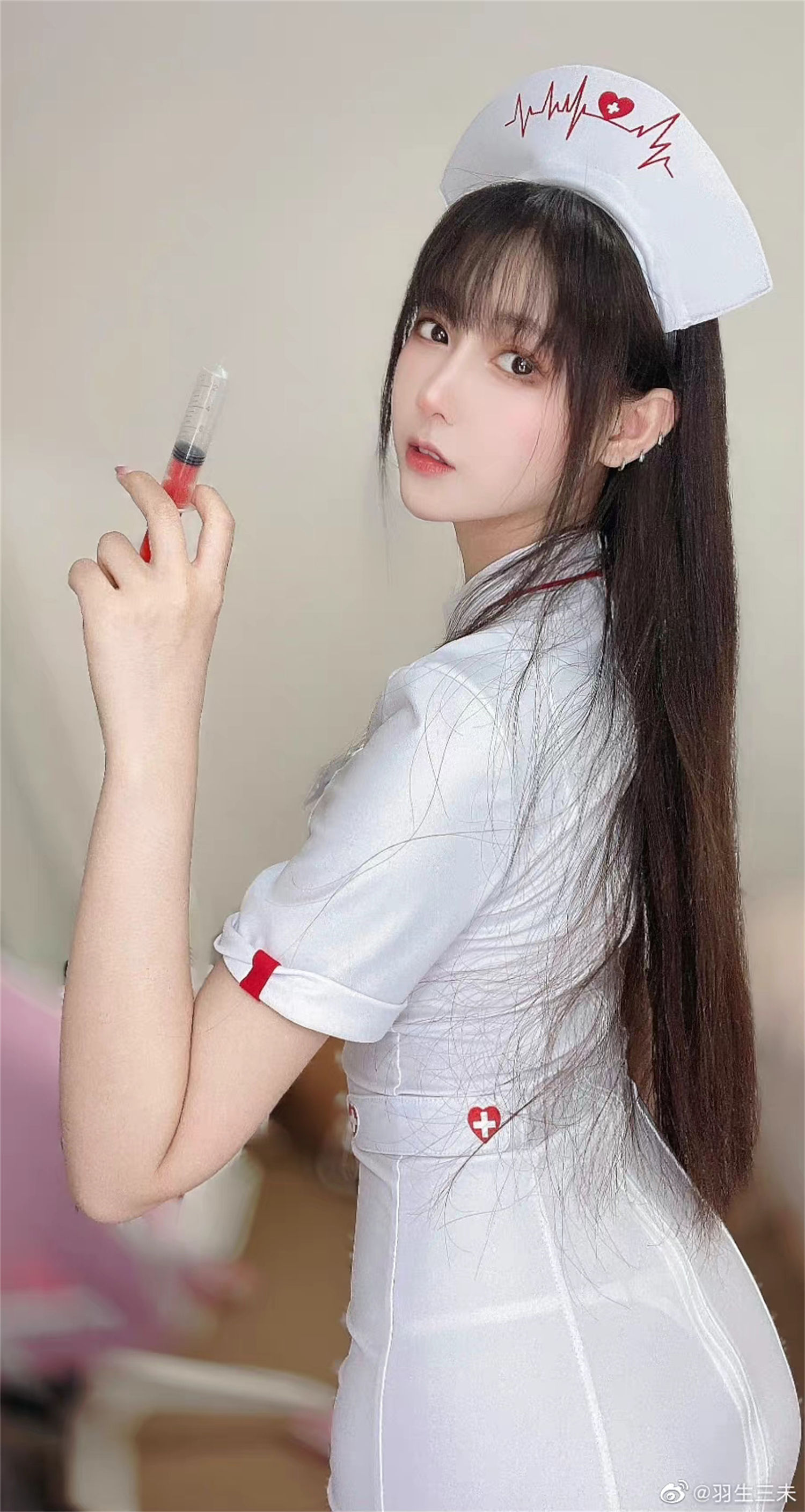 羽生三未的微博cos鉴赏,银光闪闪的不是十字架而是针头 羽生三未的微博cos鉴赏,银光闪闪的不是十字架而是针头