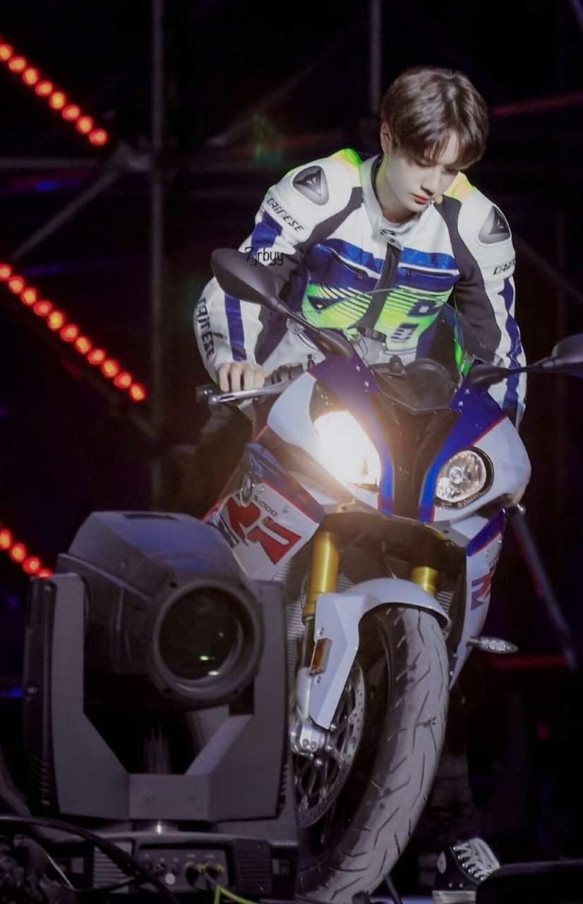 机车少年 #王一博