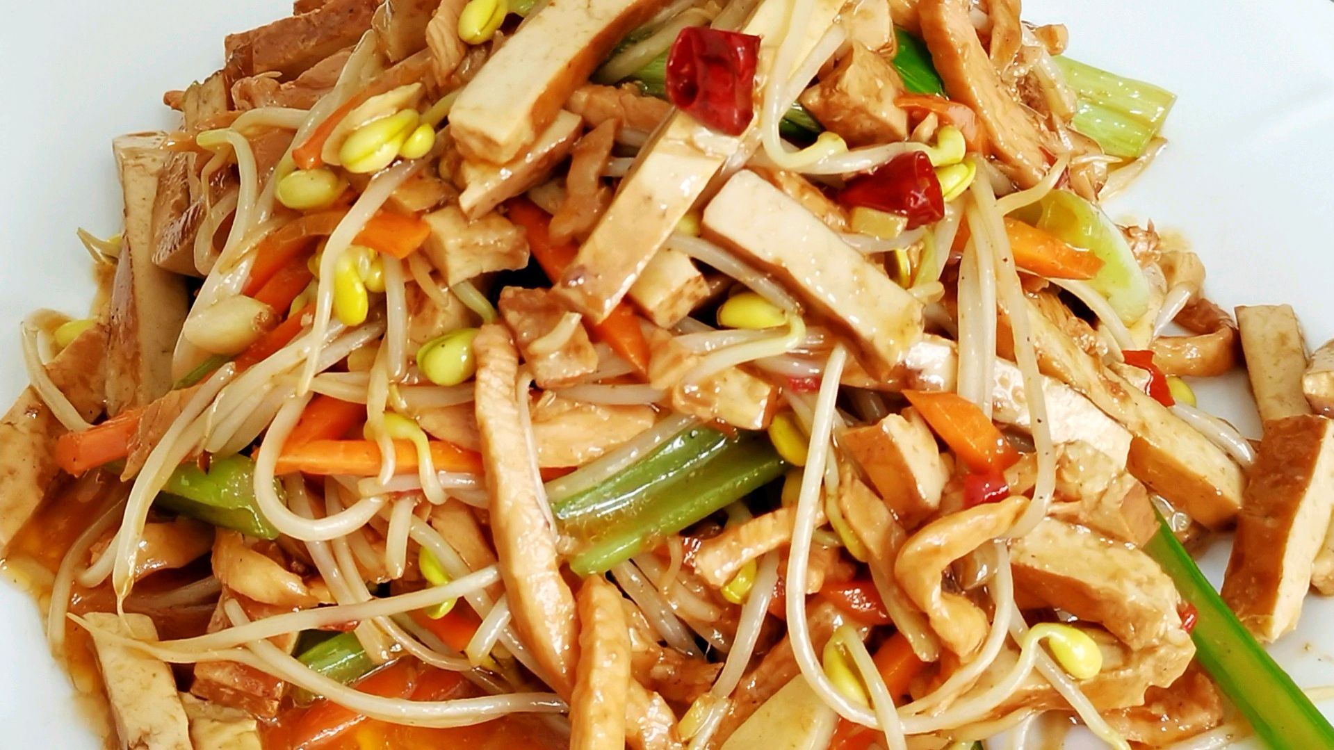 家常小炒:香干豆芽炒鸡丝,营养美味做法简单,1个菜能下3碗饭