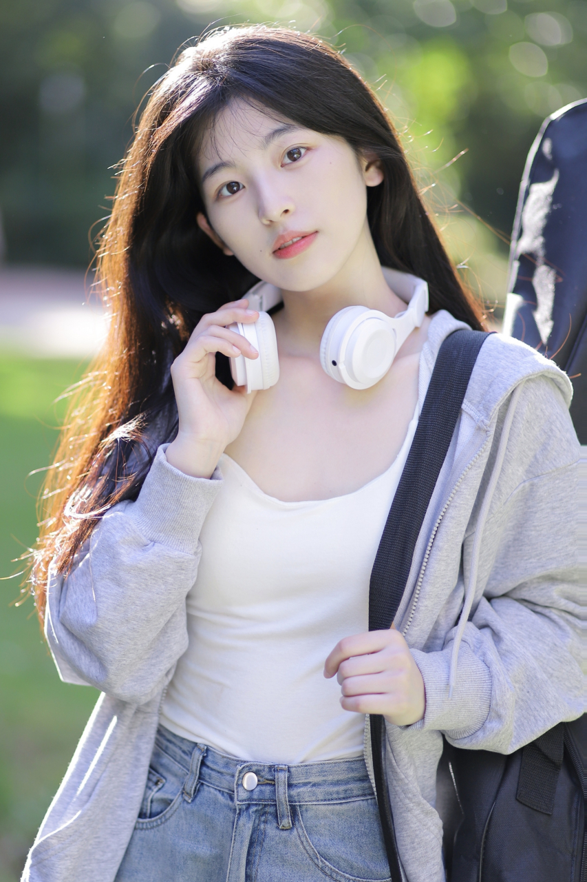 清纯圆脸美女～"糯lele"