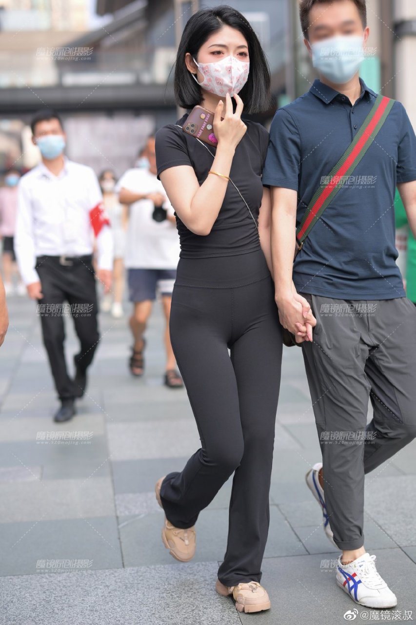 黑色紧身裤美女(上部) #街拍# #美女日常# 67