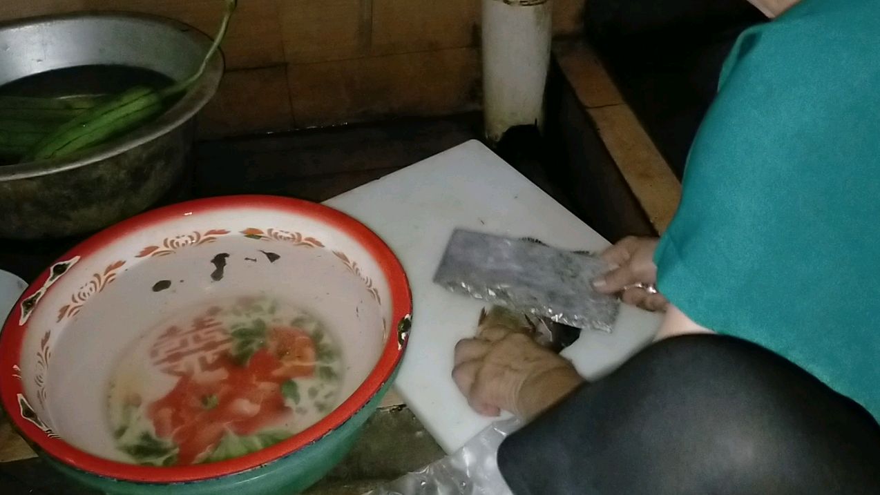 广式鲳鱼怎么做?广东农村阿姨实操教你,简单好记