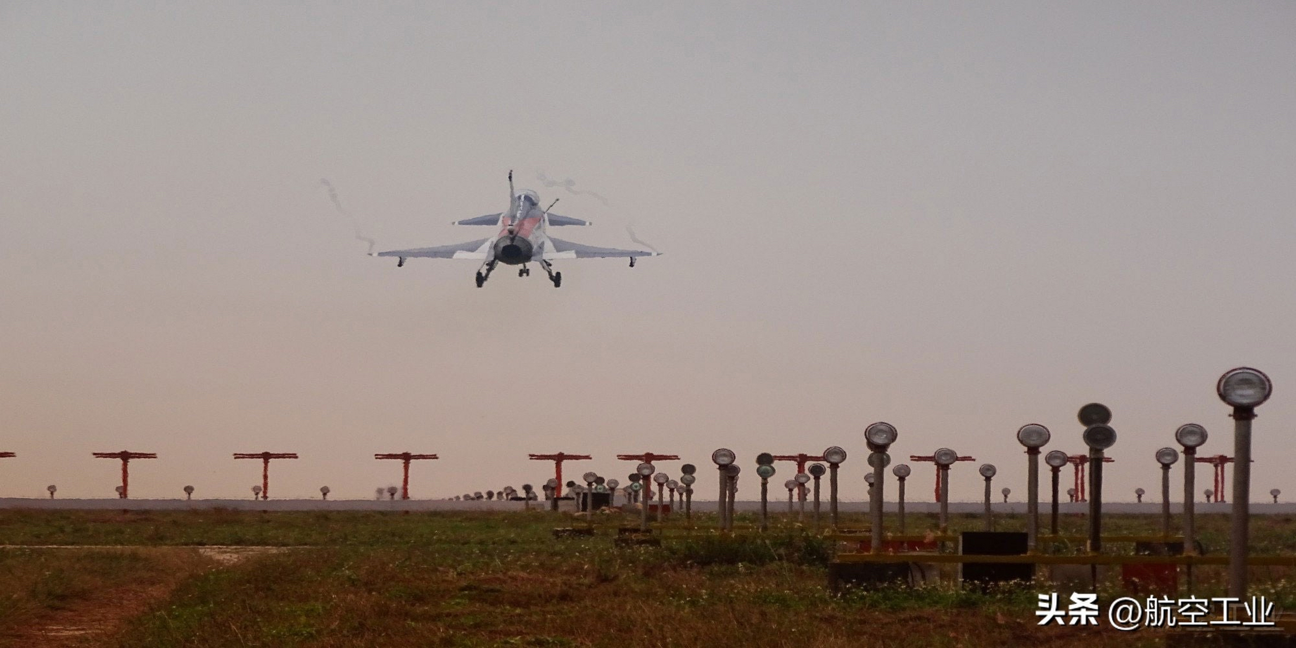 歼十战斗机的年代感