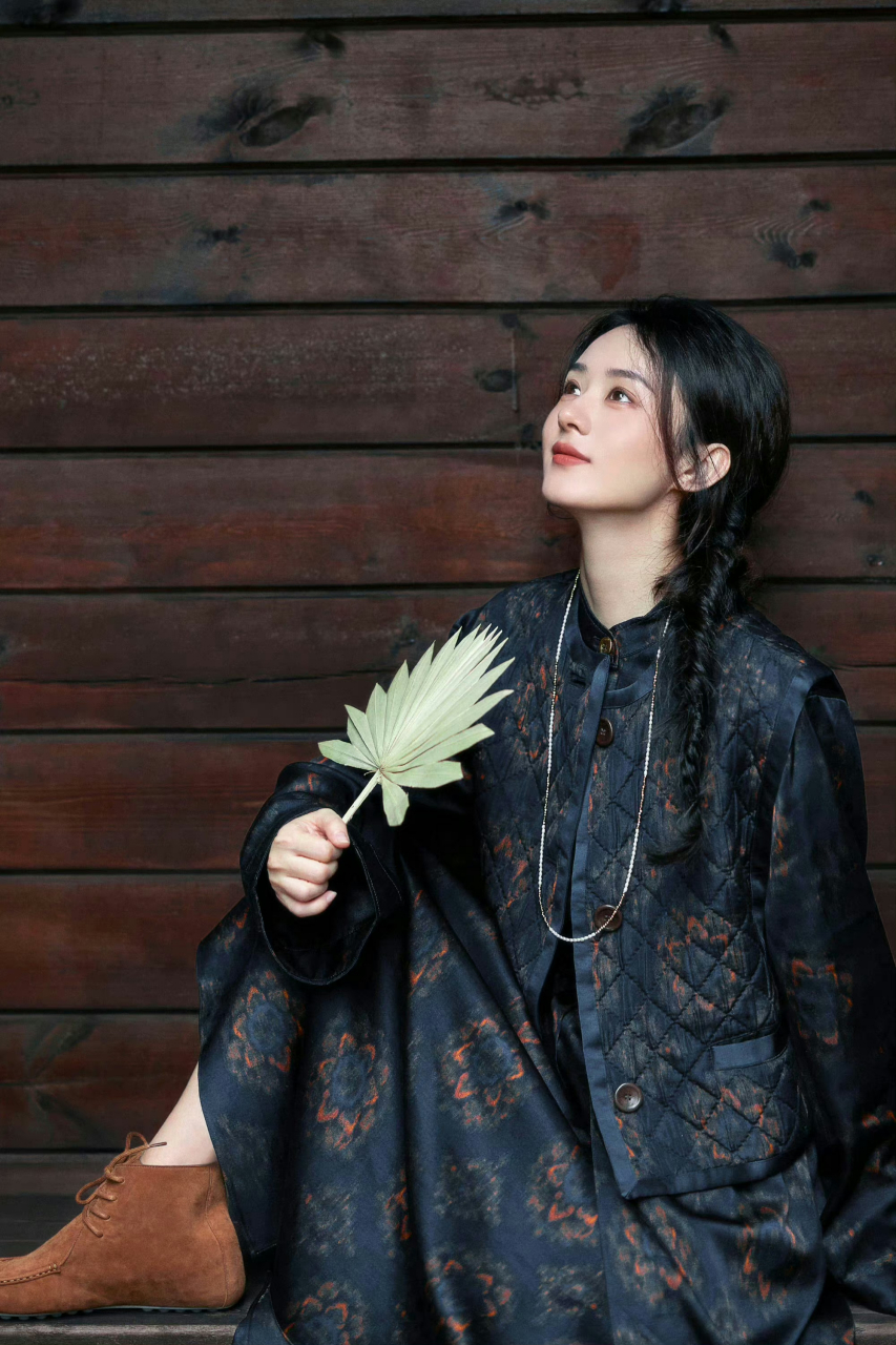 赵丽颖# #赵丽颖禅意大片拍摄花絮# 第一次通过神态感受到内核味è