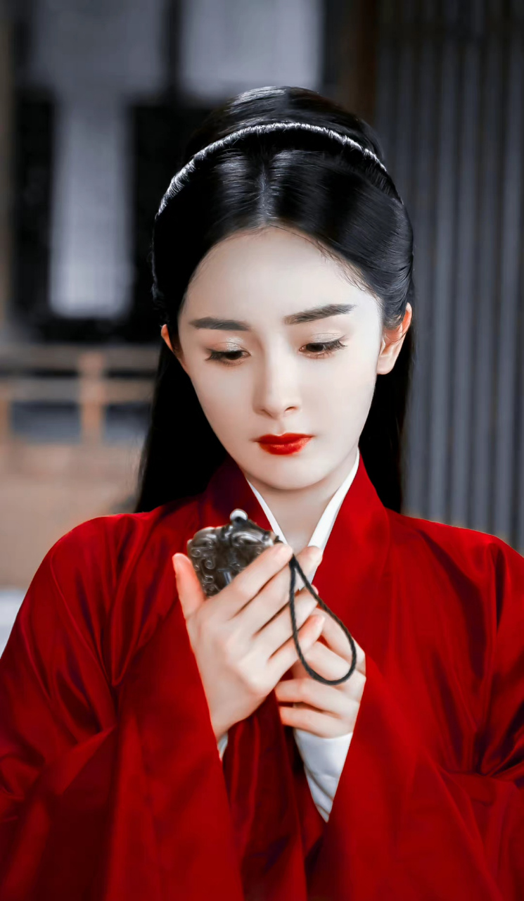 杨幂[欧耶]嫁衣挺素啊!