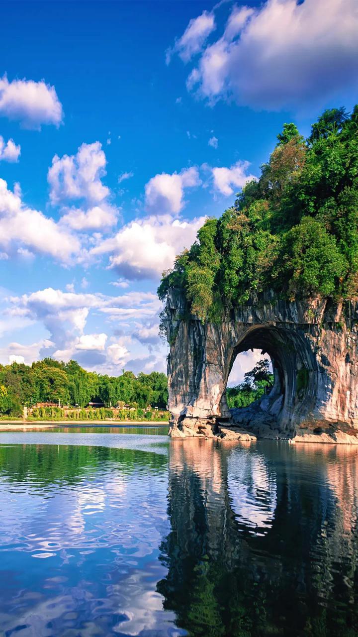 桂林山水甲天下,名不虚传,山中有水,水中有山,天庭遗落在人间的一卷