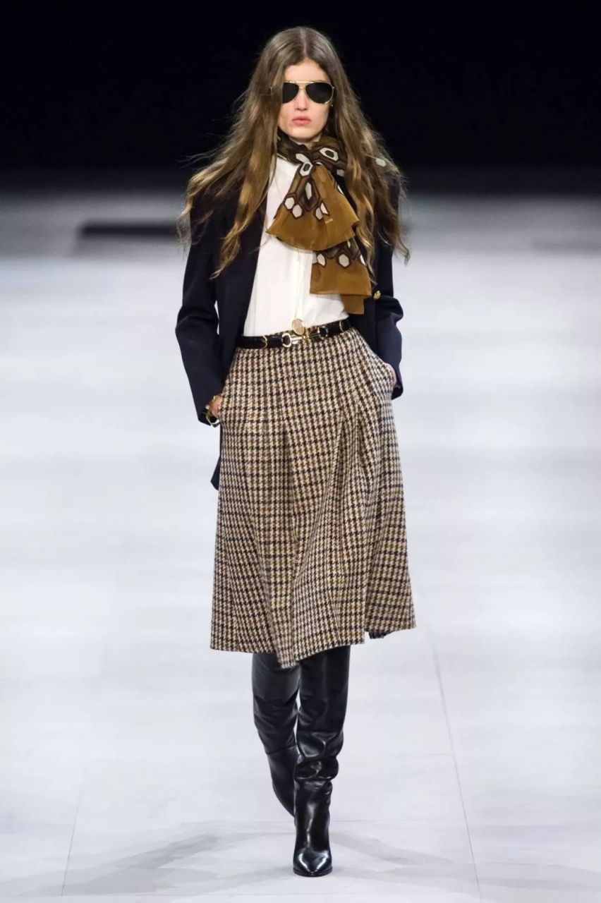 秋冬饰品推荐～ 伊丽莎白·泰勒说～没有丝巾的女人是没有未来的!