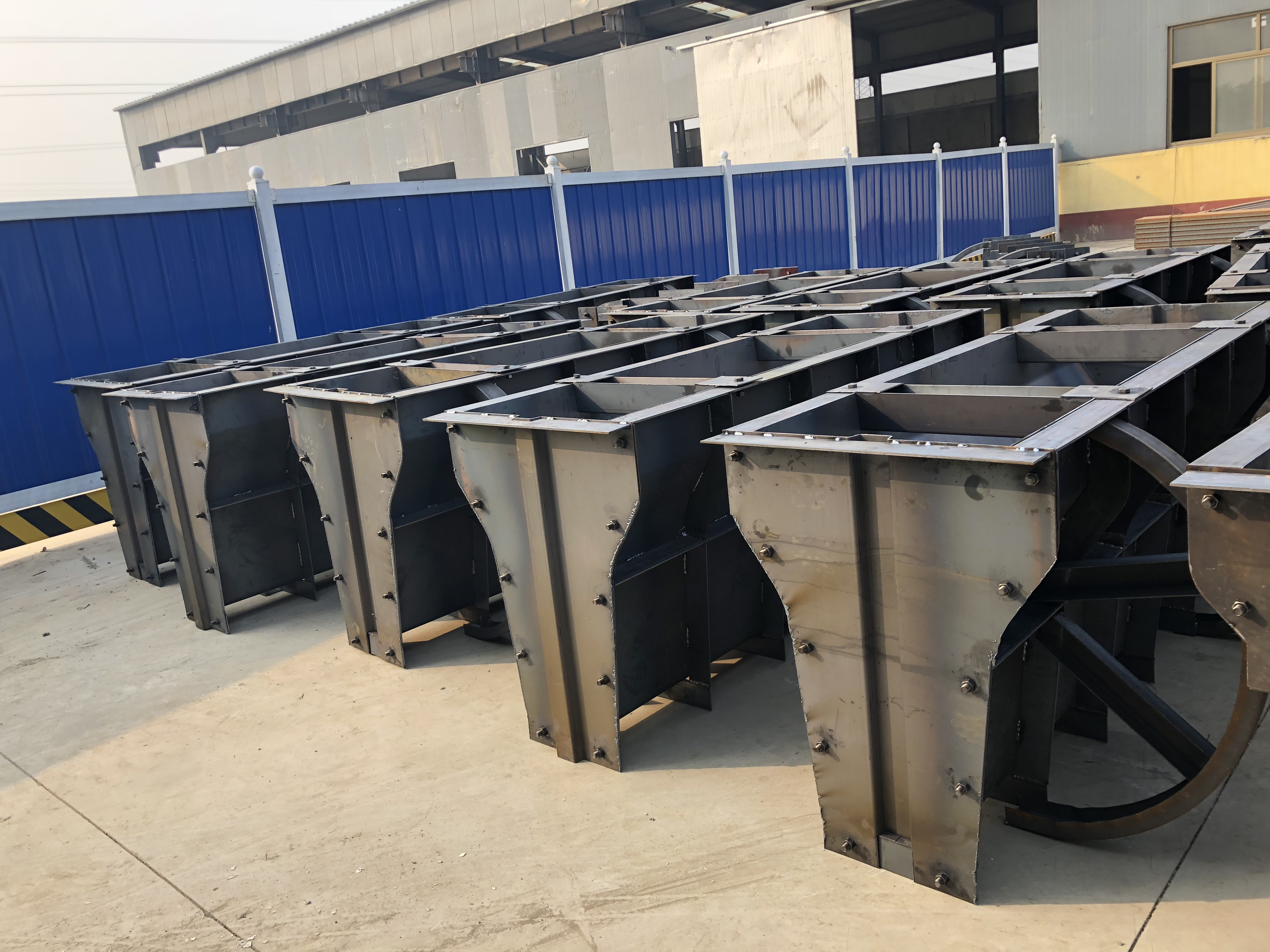 隔离墩模具,混凝土隔离墩模具,隔离墩模具应用范围