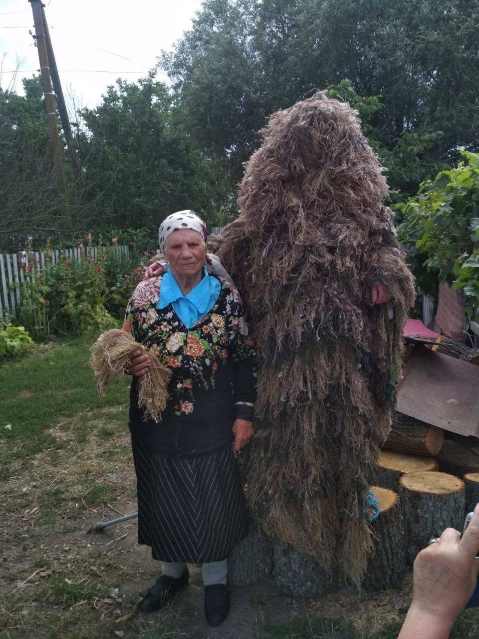 日托米尔地区 103 岁的居民柳博夫·亚罗什 (lyubov yarosh) 与她的