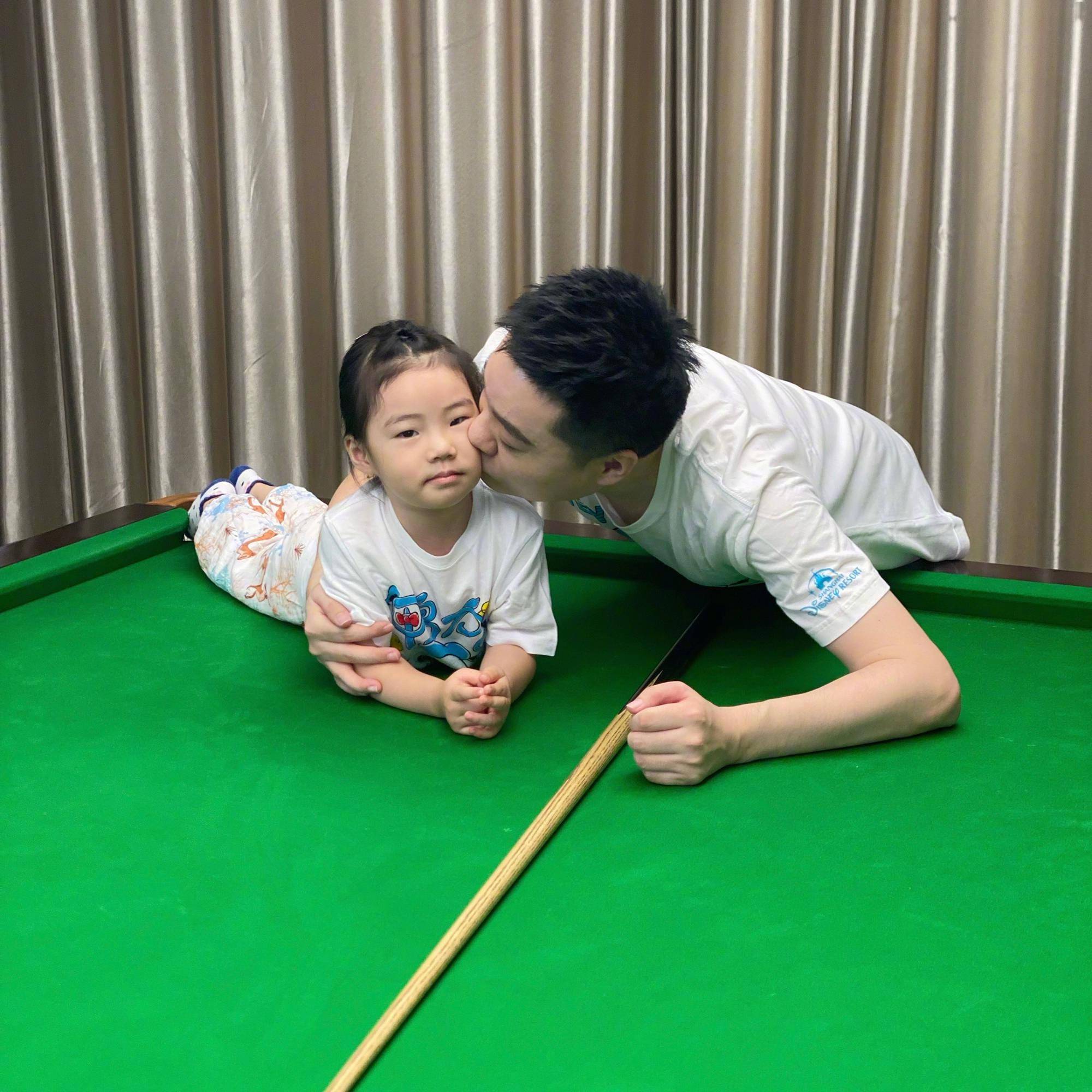 36岁丁俊晖身家过亿,住英国富人区,37岁妻子身材傲人,家世显赫