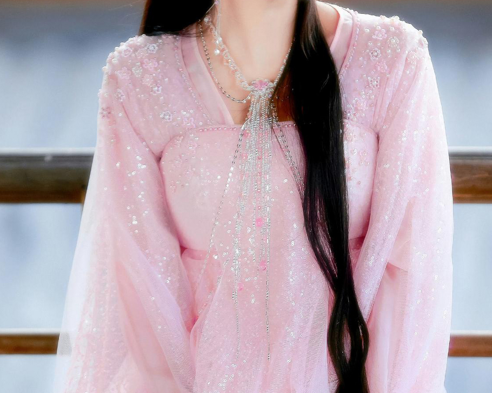 这应该是古装剧里最漂亮的一套服饰吧,白鹿真是赚到了