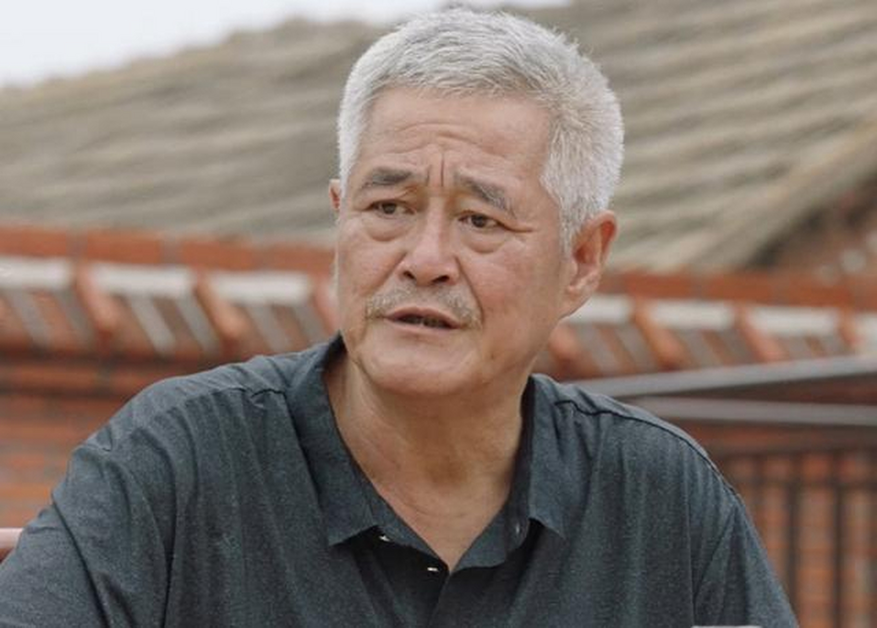 近日辽宁男篮的比赛看来上,迎来了了一位特殊的观众,他就是赵本山.