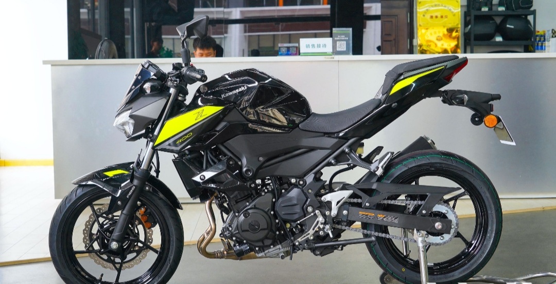 本田cb400f与川崎z400这两款都是同级别的街车,如何选?对比一下