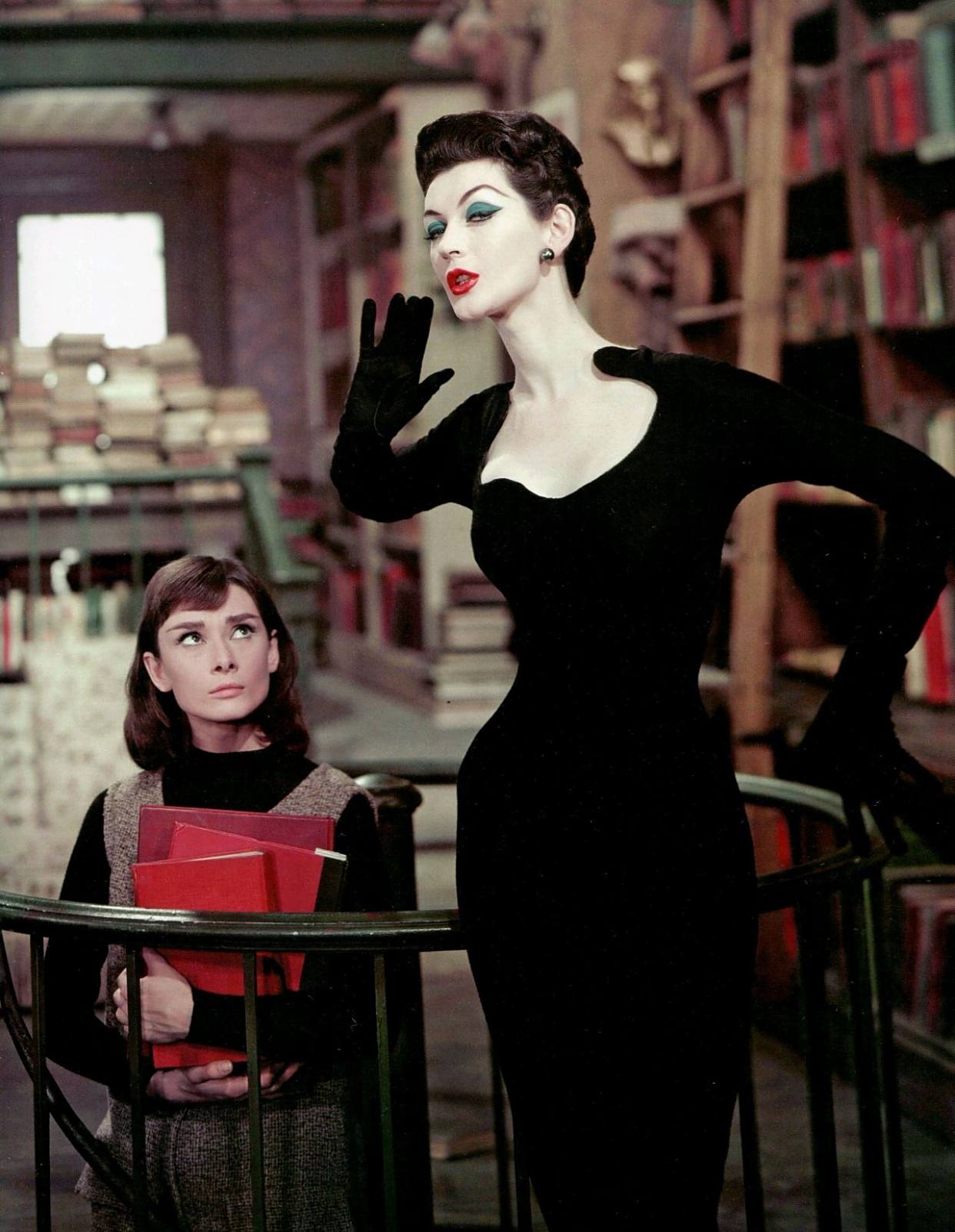 《甜姐儿》14套服饰欣赏:土妞变超模,看奥黛丽·赫本惊艳换装