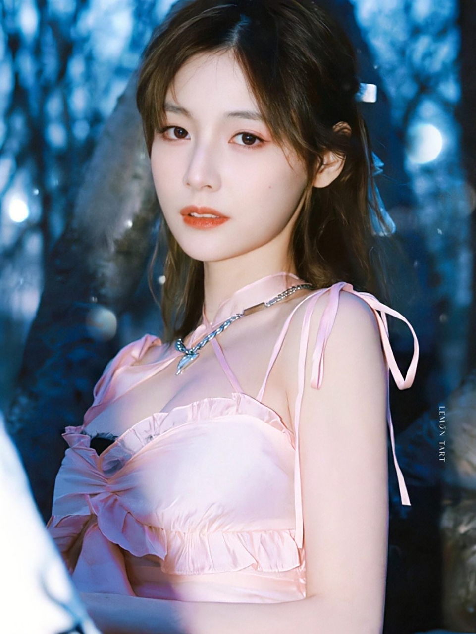 孙露鹭,1995年4月16日出生于广东省,中国内地女演员,歌手.