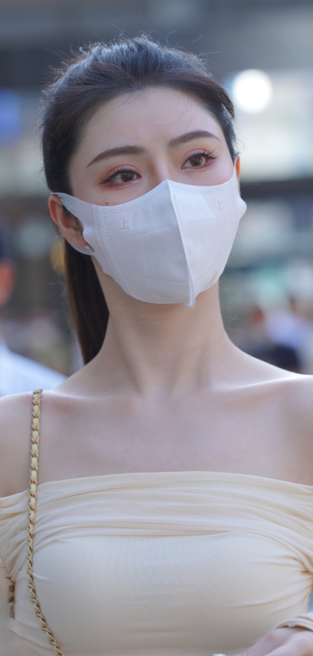 马尾辫口罩美女