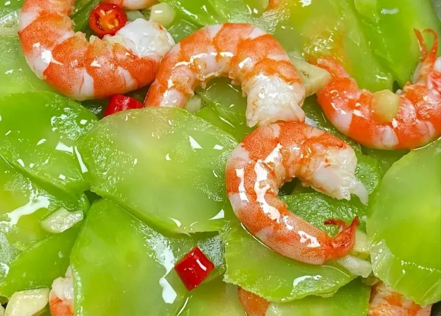 我的美食分享#  莴笋炒虾仁  食材:莴笋,虾仁,蒜末,小米辣.