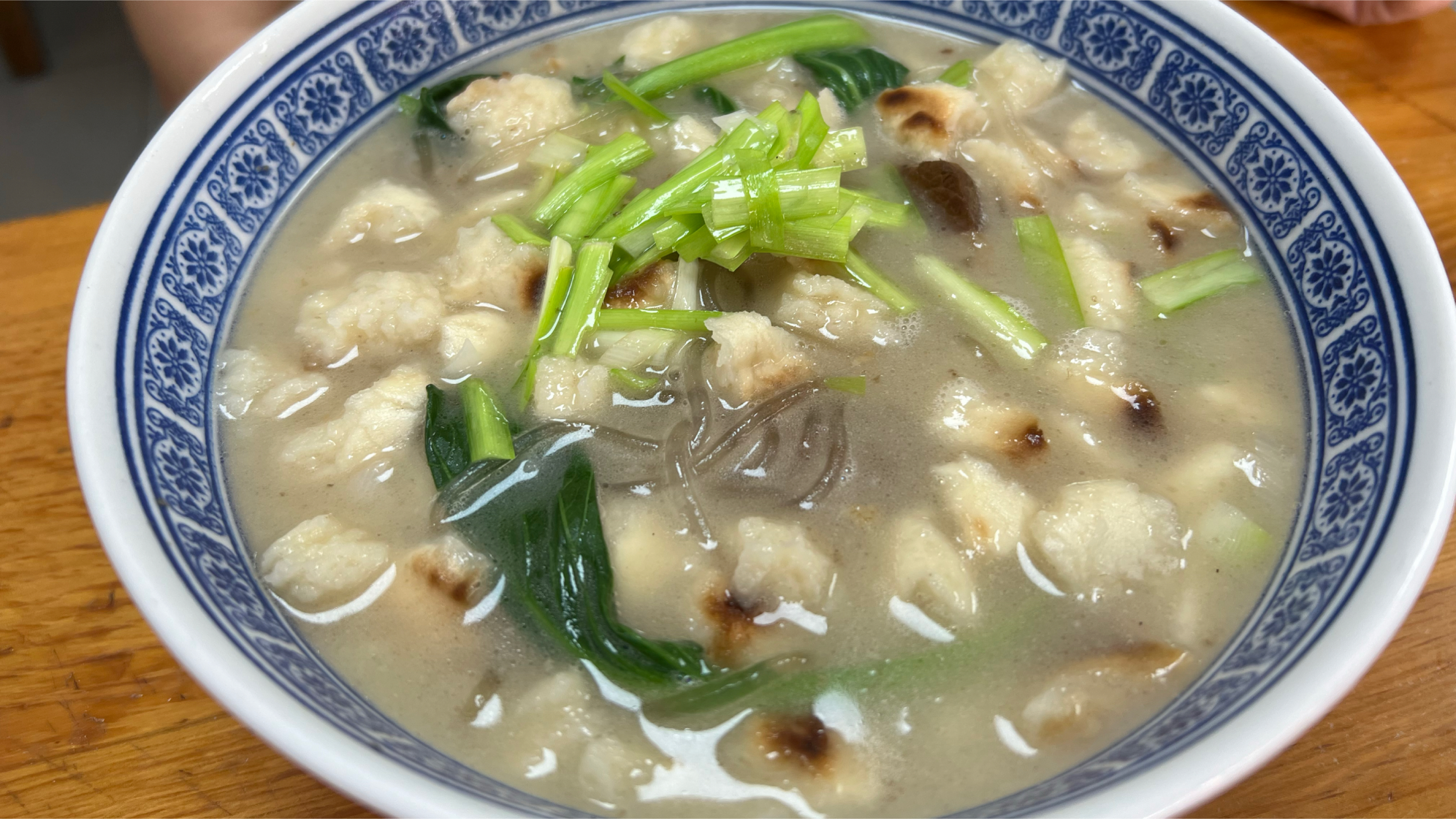 你记住啊,来西安吃三鲜煮馍一定去这家尝尝,要不等于没吃过