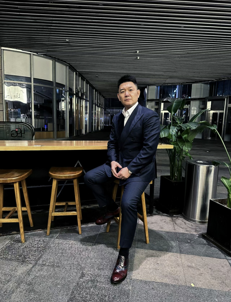 其实很多大叔穿正装真的是好看,完美呈现成熟男性的魅力.