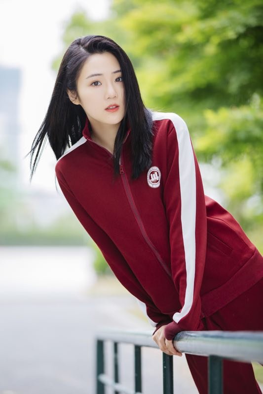 张可盈精美壁纸:甜美清新,活力无限!