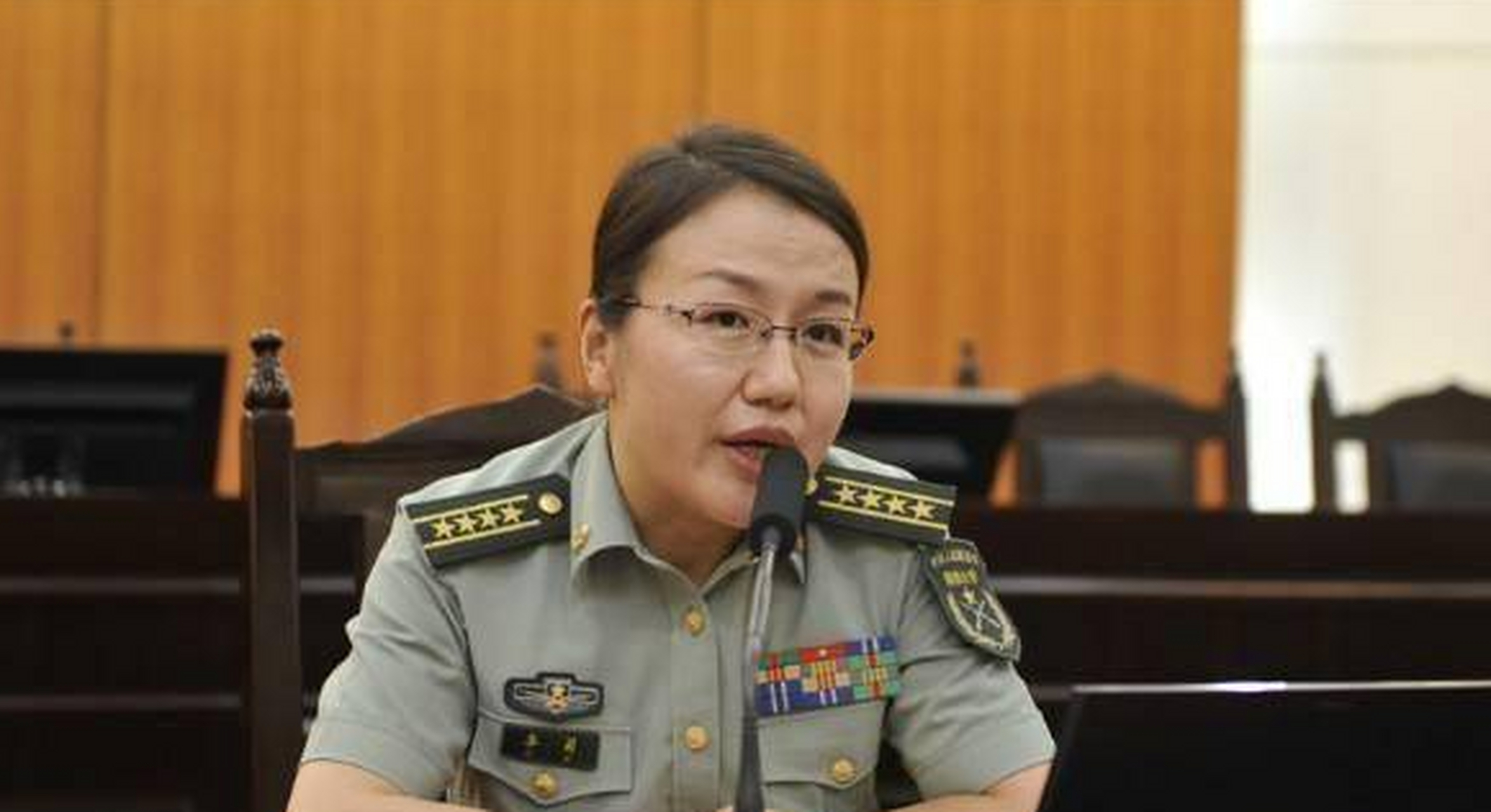 她叫李莉,被称为火箭军女神,多次预判美国的动机,用她犀利的军事点评