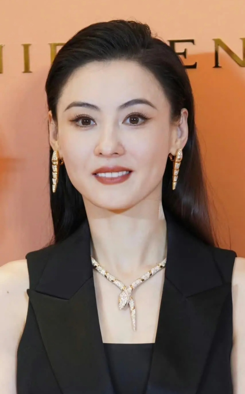 看过张柏芝年轻时照片都知道是数一数二的美女,现在虽然多了岁月的