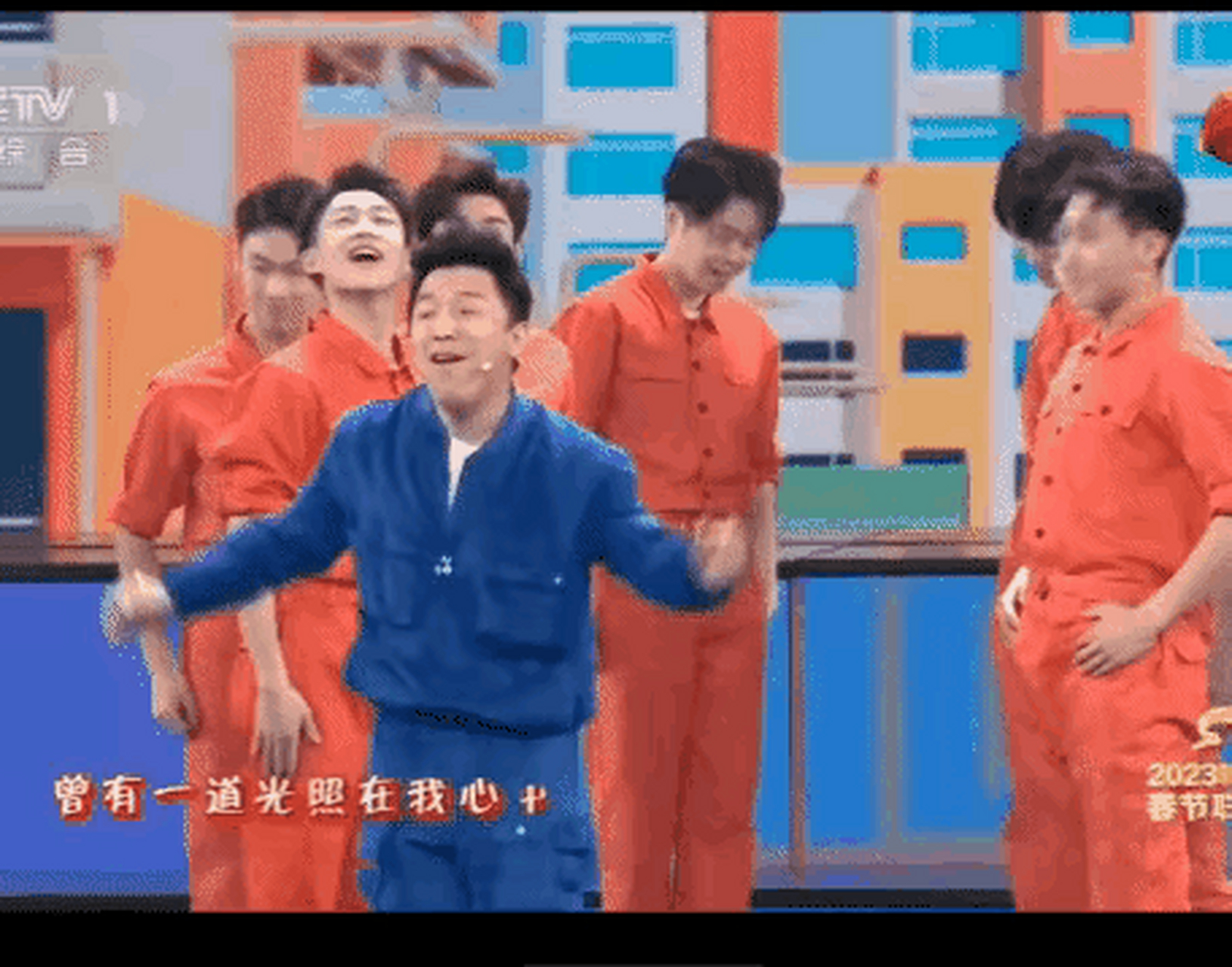 工装裤,跑步机,黄渤再上春晚走台步.