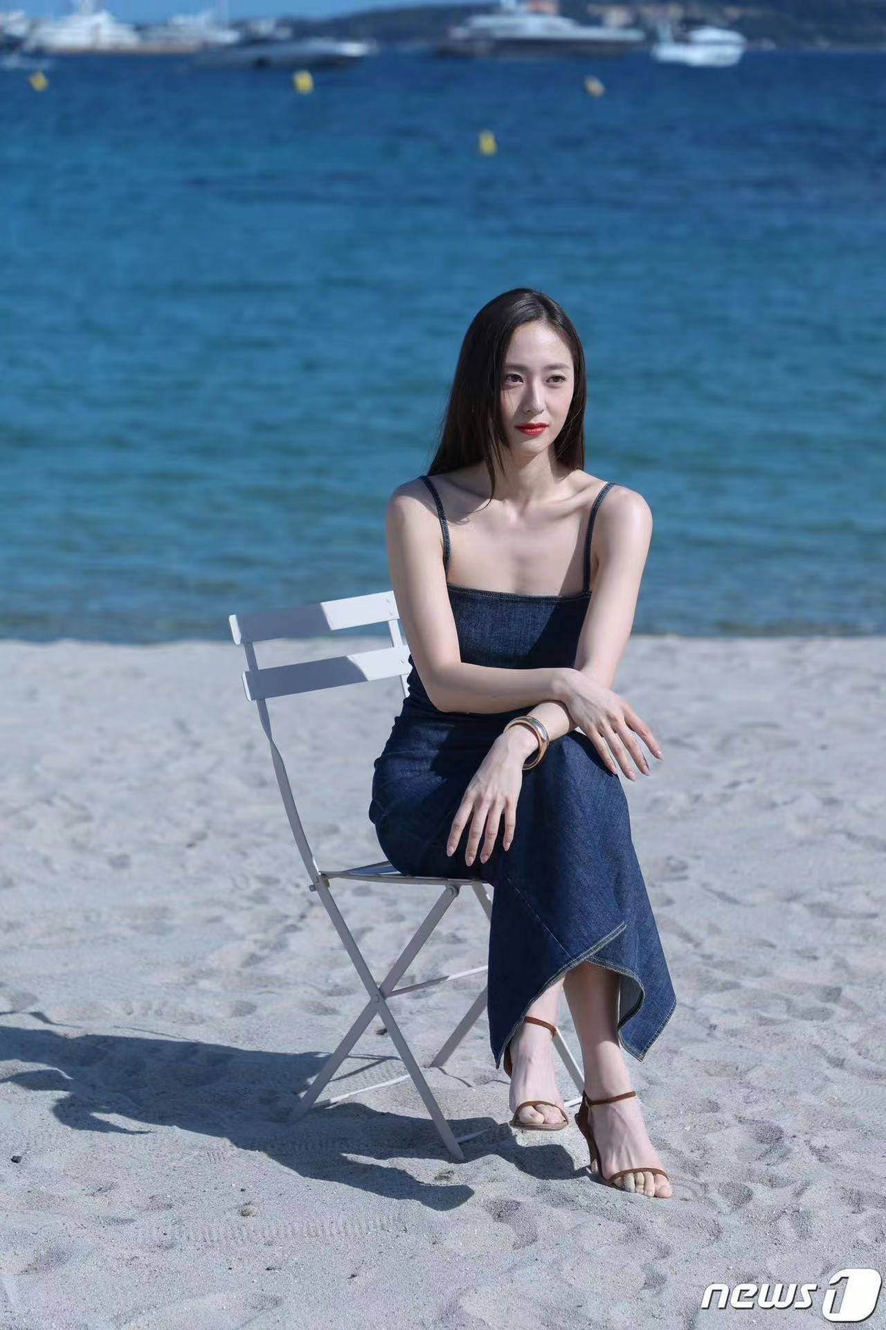 郑秀晶浑身上下都散发着一种谁都得不到的气质