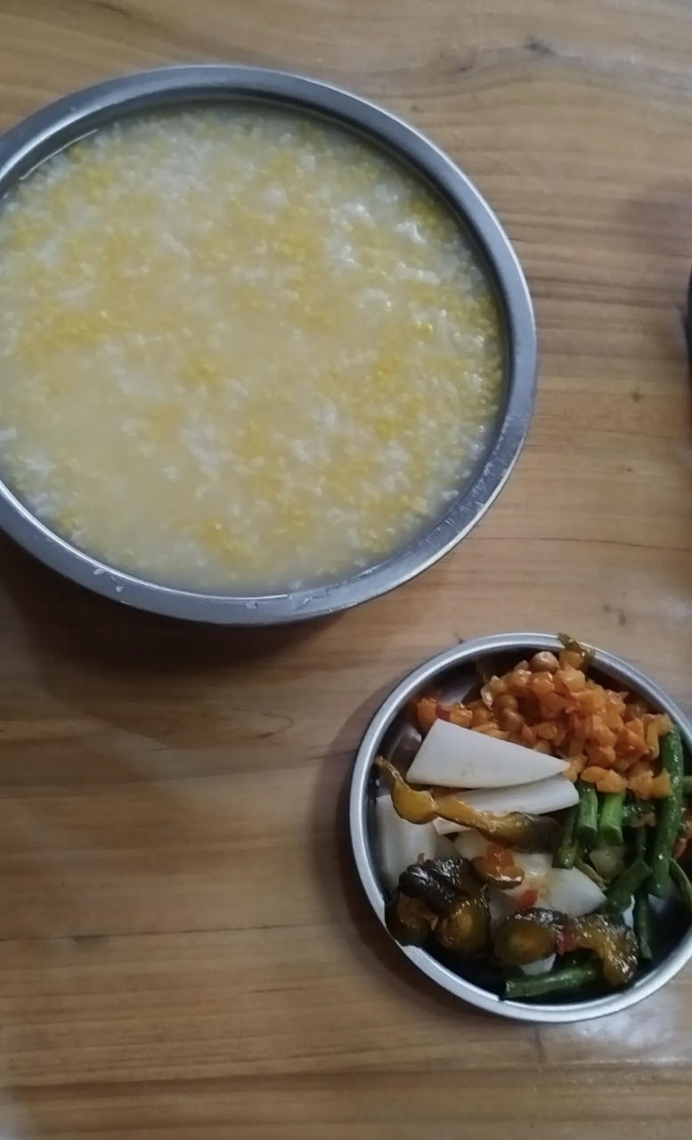 南宁市五塘镇322国道旁,吃了碗玉米粥,在付款时,老板说出的理由让人大