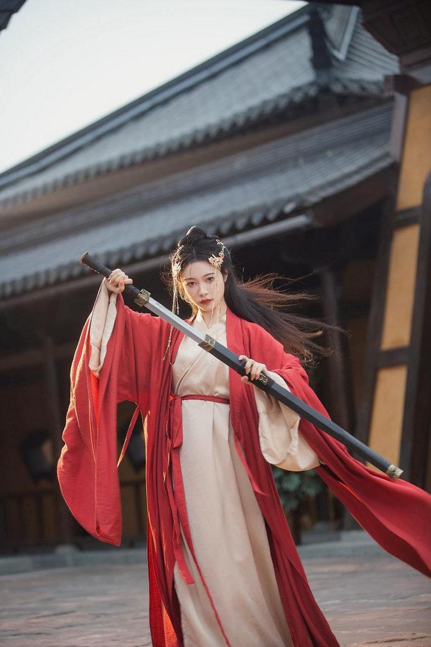 女侠!剑下留人!