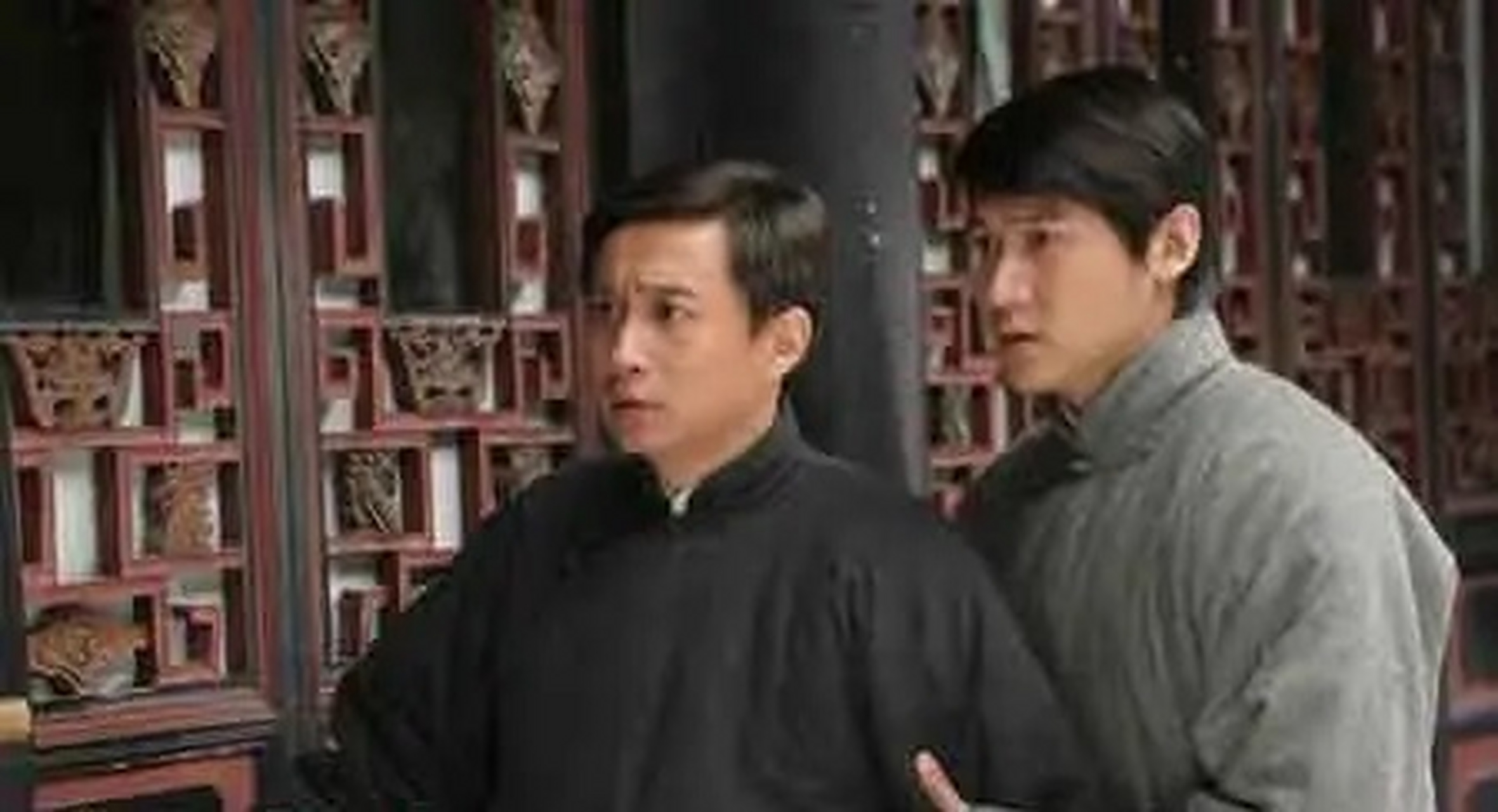 巴金的《家》主要围绕觉慧与鸣凤的恋情,觉新与梅芬及瑞珏的恋情,同时