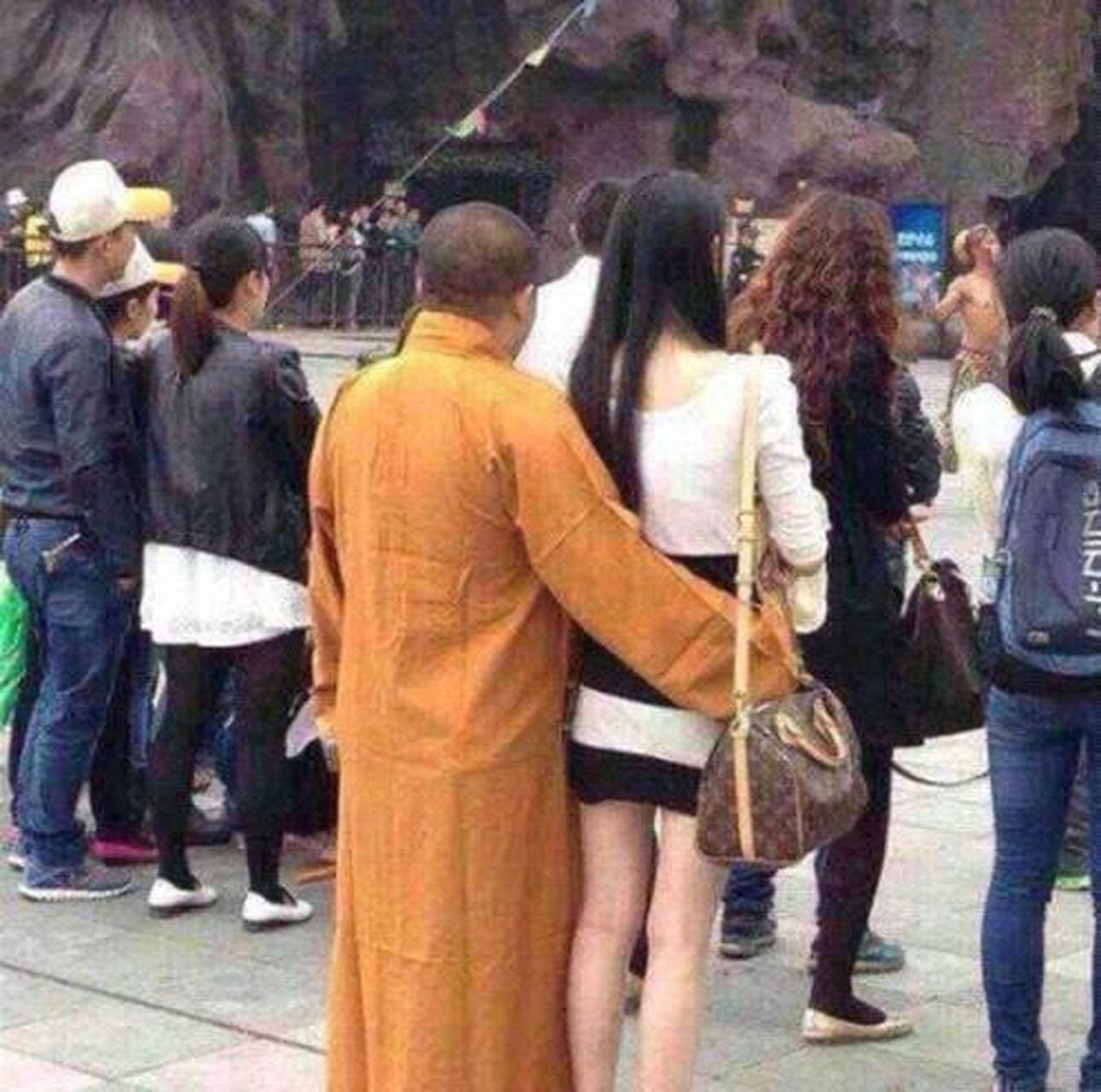 这年头,和尚开豪车,和尚谈恋爰也见怪不怪.