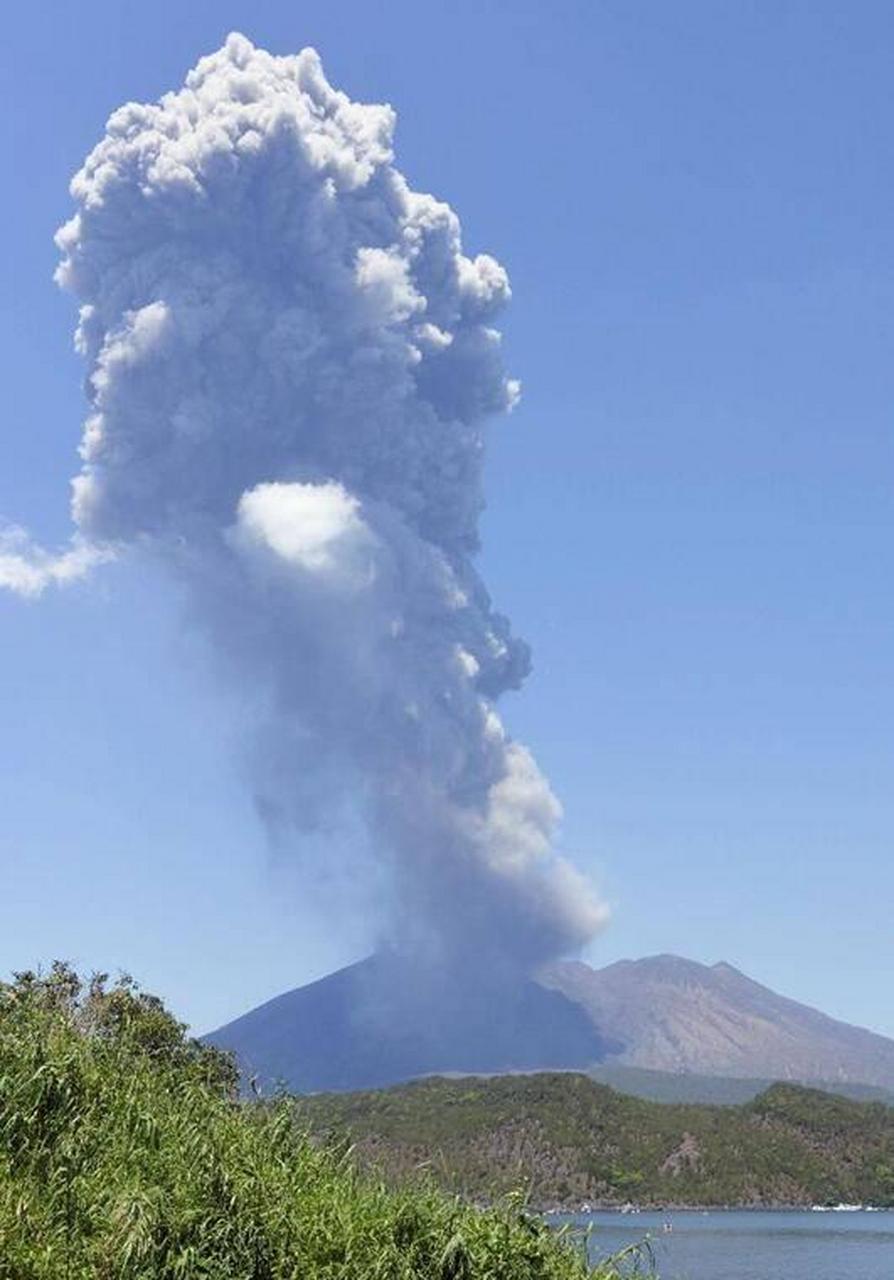 日本樱岛火山喷发图片