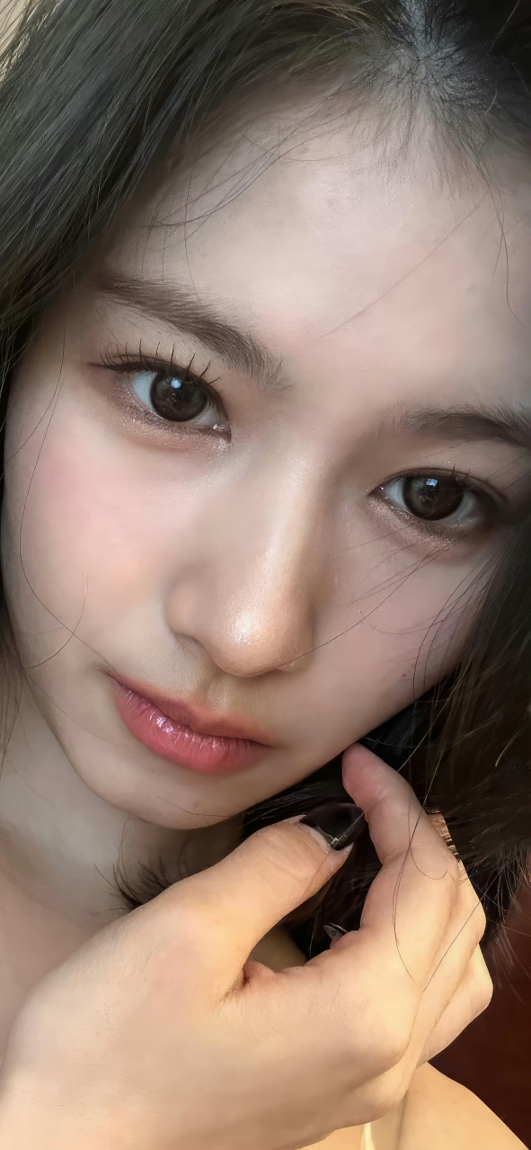 凑崎纱夏水汪汪的大眼睛
