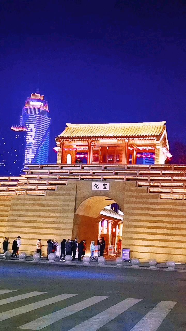 所城里"年味夜景"亮起来 春节更有"仪式感".