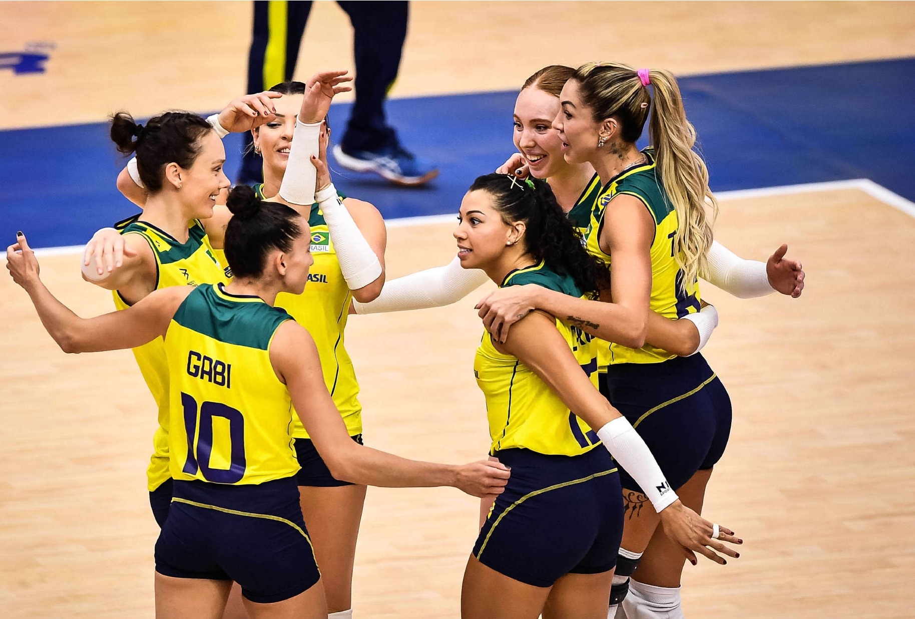 南美女排锦标赛巴西女排14人名单!龚翔宇偶像牛,朱婷迷妹压力大