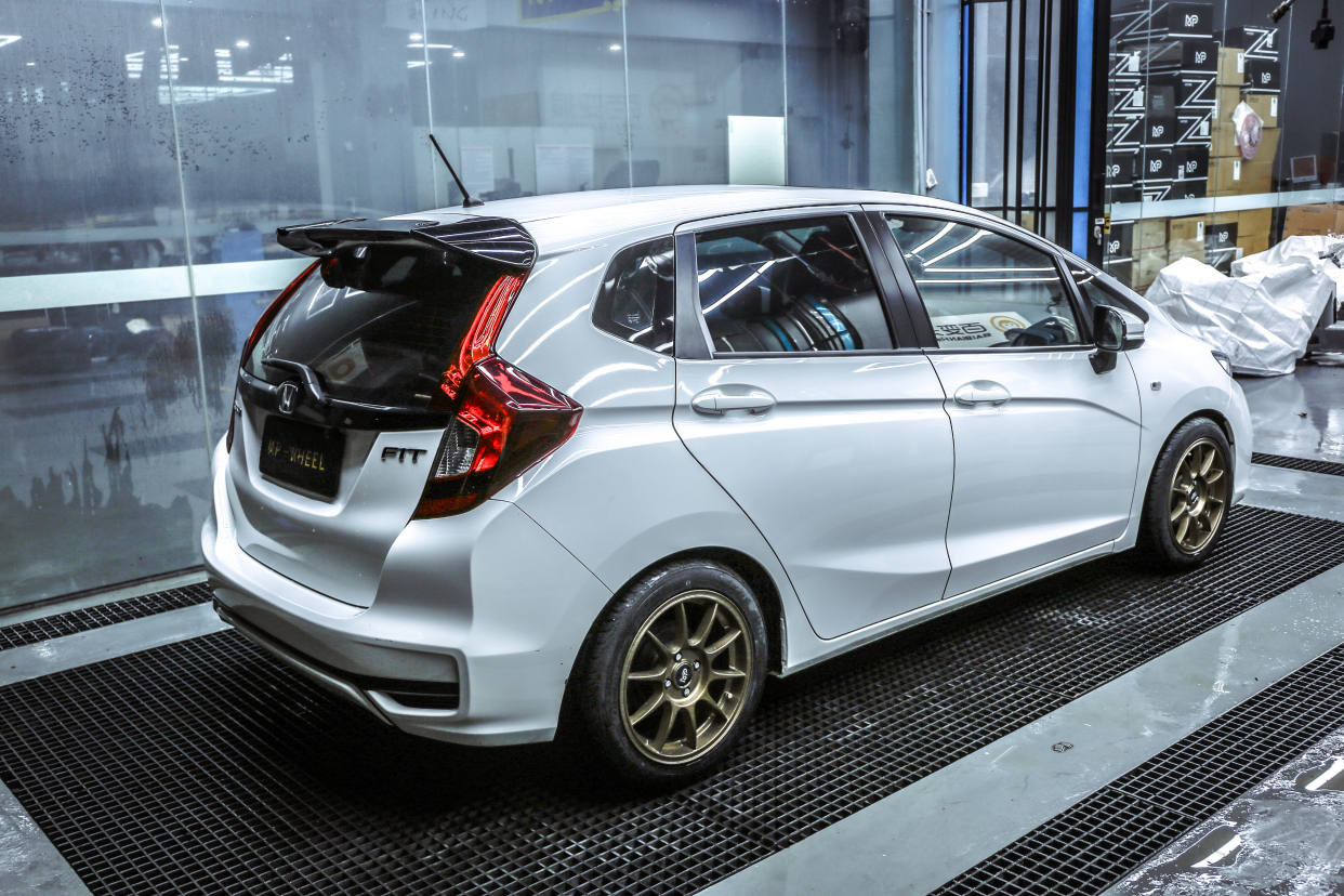 本田飞度改装16寸轮毂分享