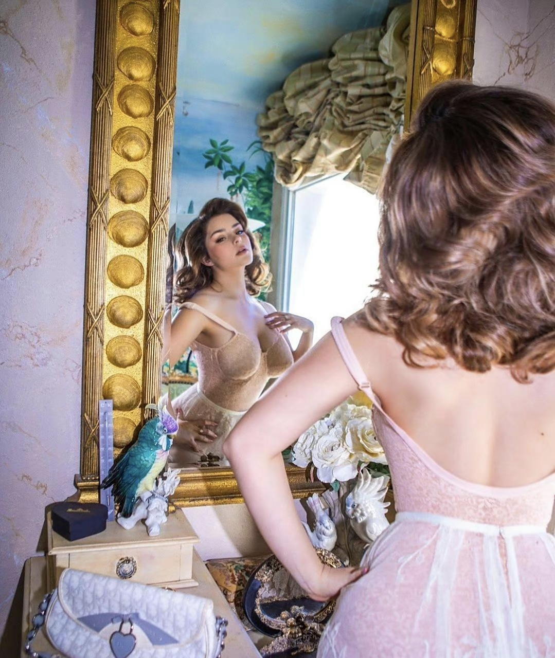 看看英国女神模特demi rose