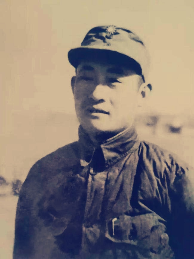 军区副司令员周纯麟在办公,门岗通知说有位老农找他,怎么回事?