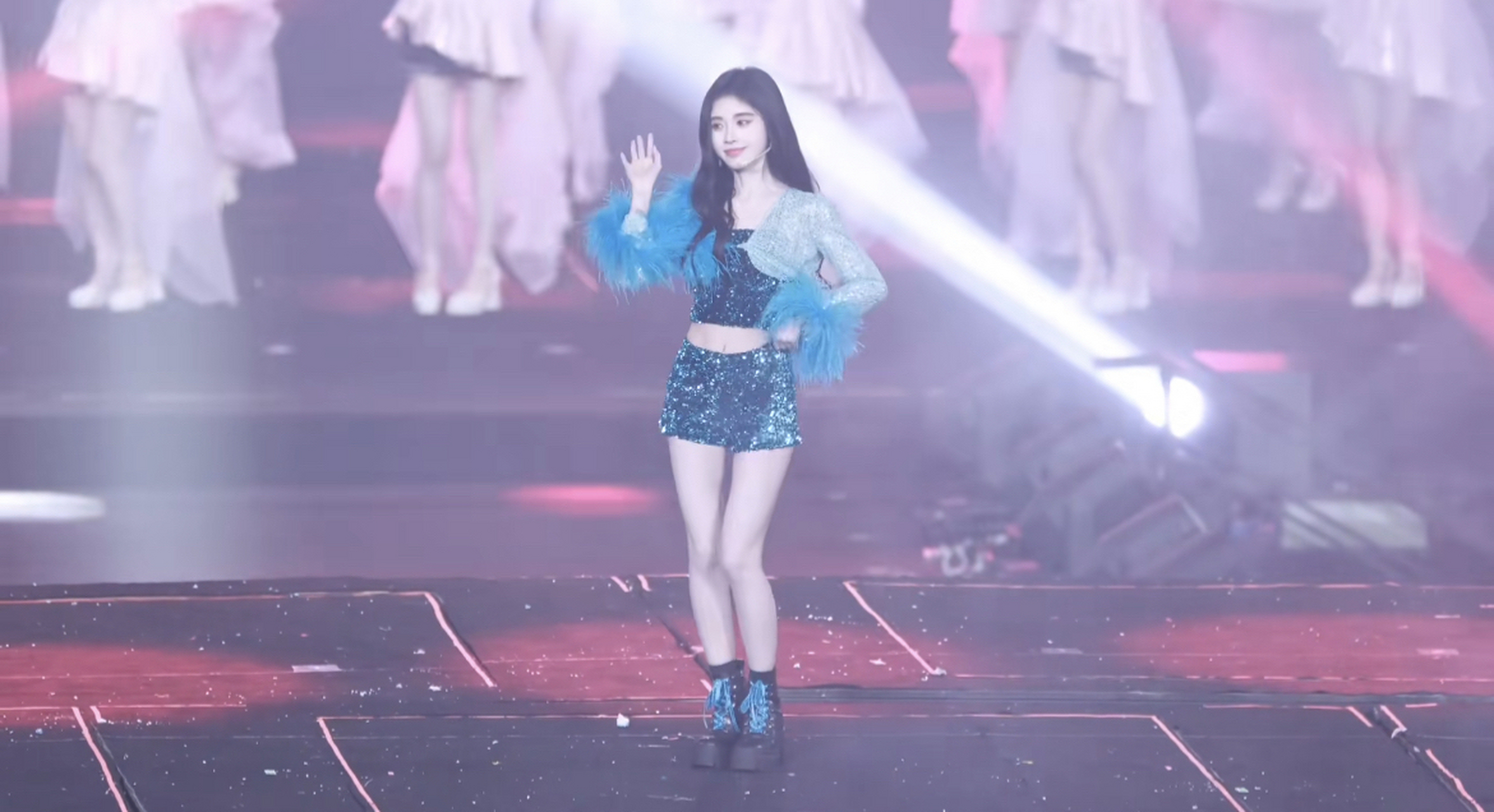 snh48十周年,鞠婧祎大c位领舞《恋爱告急》,粉丝怕是要哭了……  是众